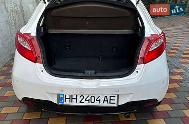 Хэтчбек Mazda 2 2010 в 