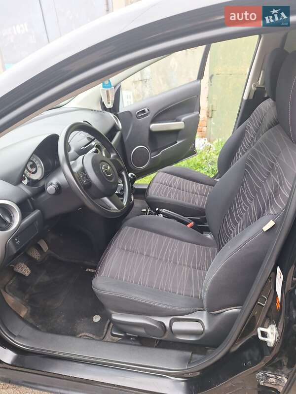 Хэтчбек Mazda 2 2007 в Староконстантинове