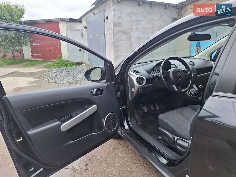 Хэтчбек Mazda 2 2007 в Староконстантинове