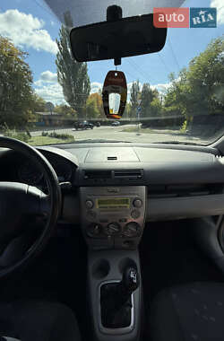 Хэтчбек Mazda 2 2004 в Жмеринке