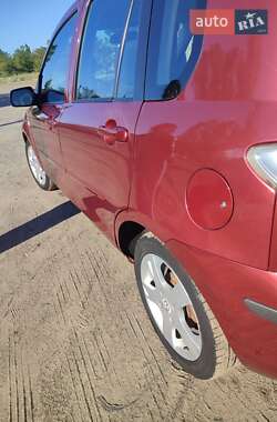Хэтчбек Mazda 2 2005 в 
