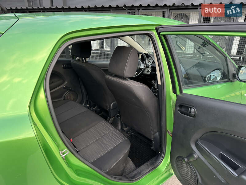Хэтчбек Mazda 2 2009 в Чернигове