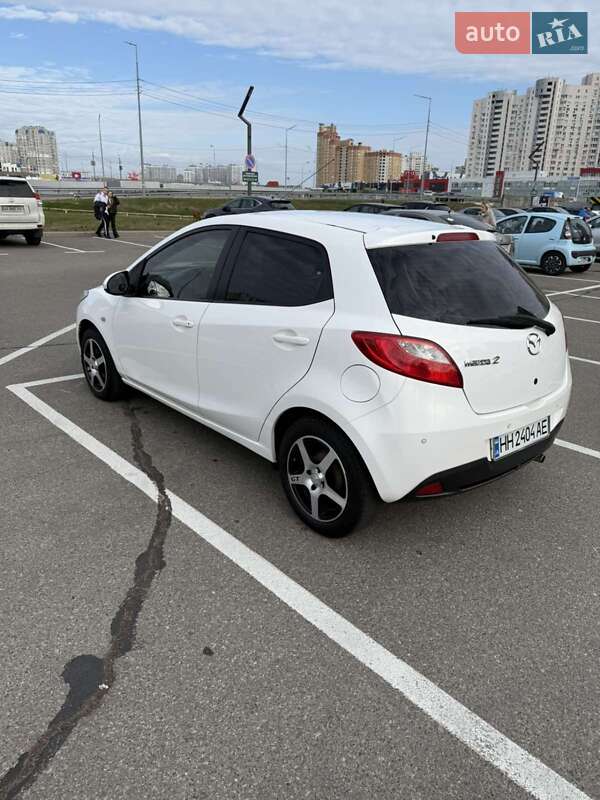 Хэтчбек Mazda 2 2010 в Киеве