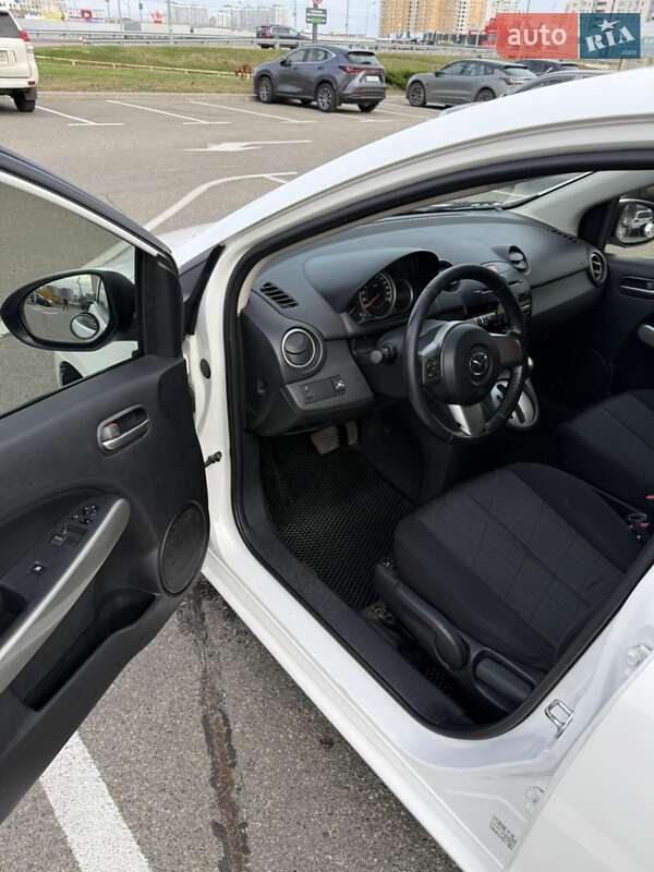 Хэтчбек Mazda 2 2010 в Киеве
