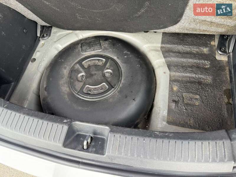 Хэтчбек Mazda 2 2010 в Киеве