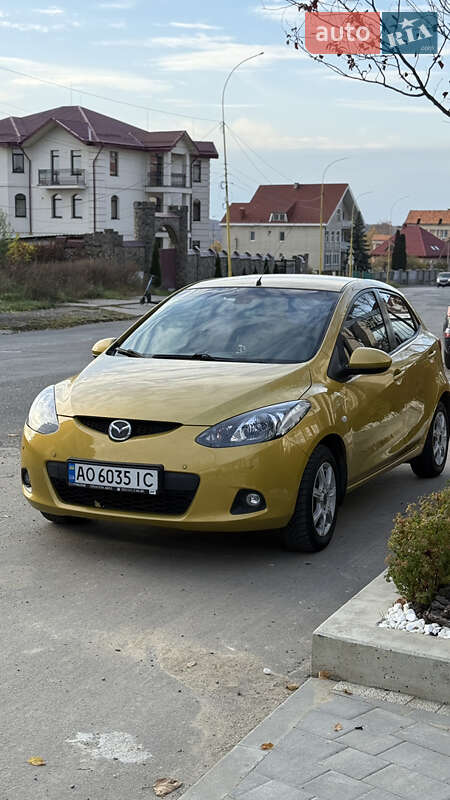 Mazda 2, photos from the listing
