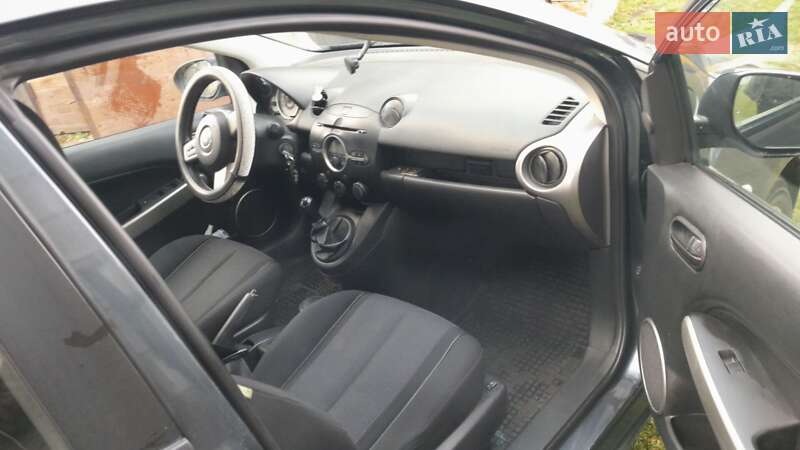 Хетчбек Mazda 2 2008 в Сарнах