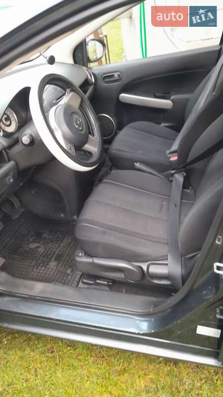 Хэтчбек Mazda 2 2008 в Сарнах