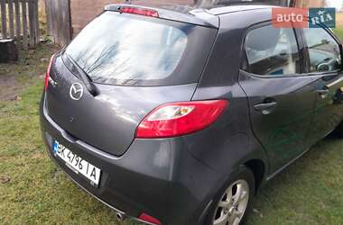 Хэтчбек Mazda 2 2008 в Сарнах