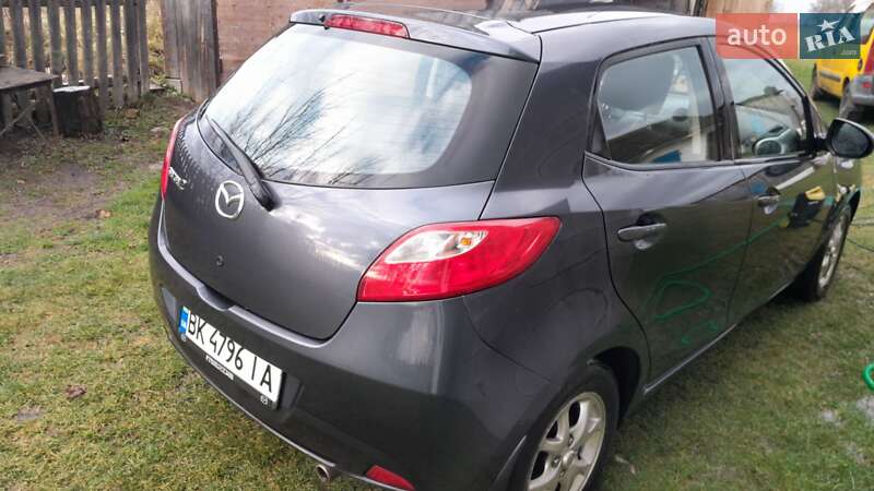 Хэтчбек Mazda 2 2008 в Сарнах