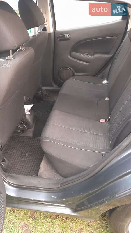 Хэтчбек Mazda 2 2008 в Сарнах