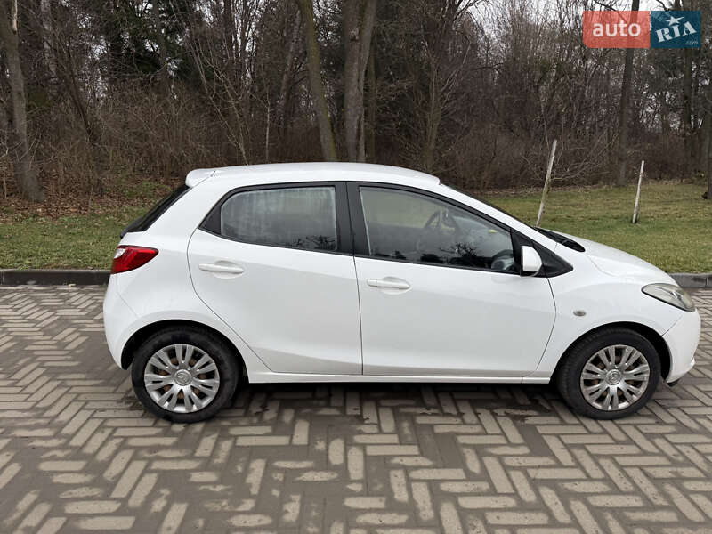 Хетчбек Mazda 2 2010 в Луцьку