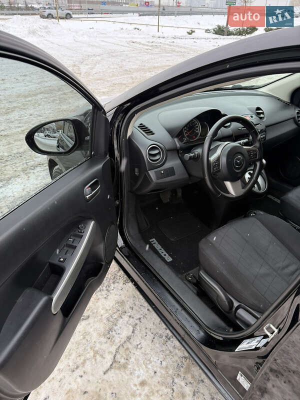 Хэтчбек Mazda 2 2011 в Киеве