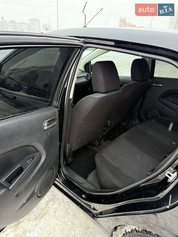 Хэтчбек Mazda 2 2011 в Киеве