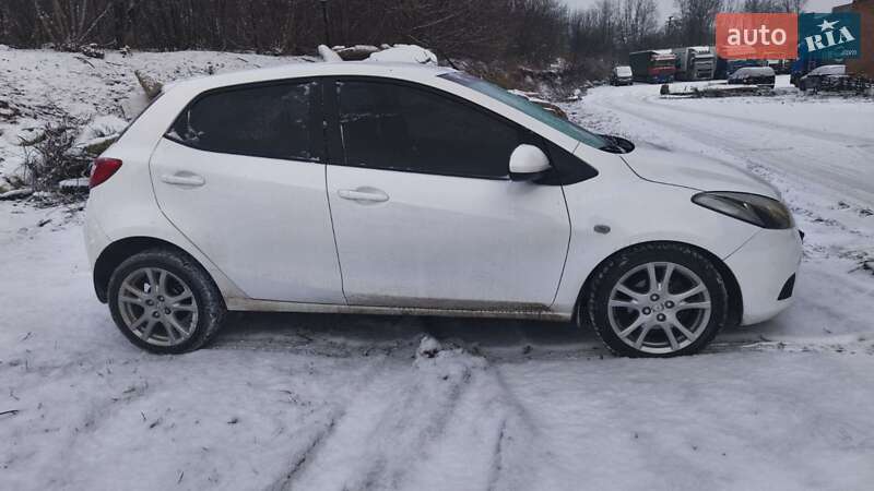 Хэтчбек Mazda 2 2008 в Полтаве