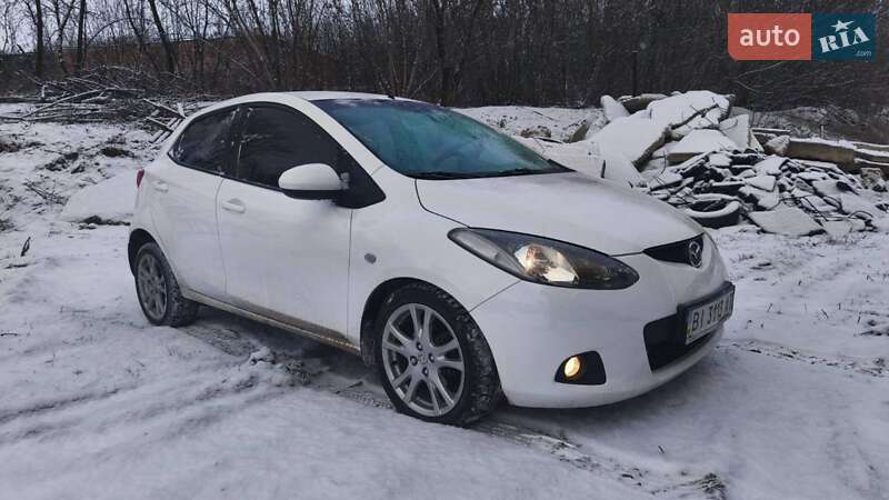 Хэтчбек Mazda 2 2008 в Полтаве