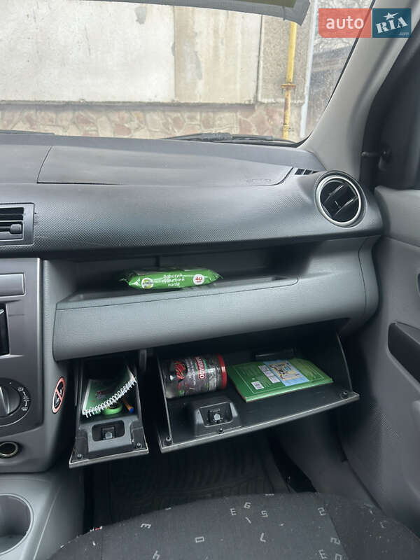 Хетчбек Mazda 2 2004 в Снятині