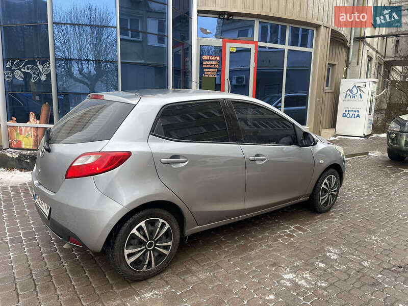 Хэтчбек Mazda 2 2010 в Черновцах фото 4 Хэтчбек Mazda 2 2010 в Черновцах
