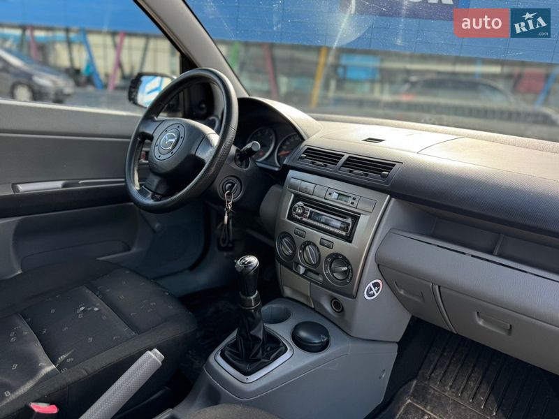 Хэтчбек Mazda 2 2004 в Киеве