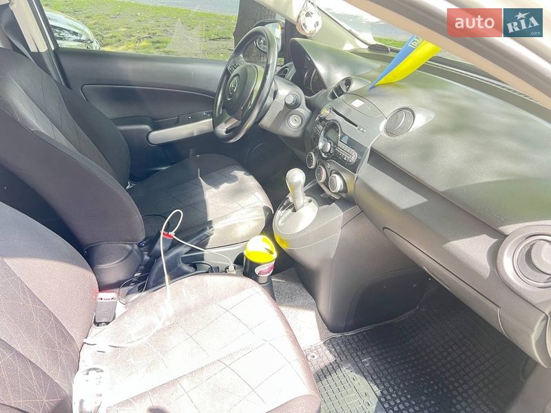 Хэтчбек Mazda 2 2012 в Львове