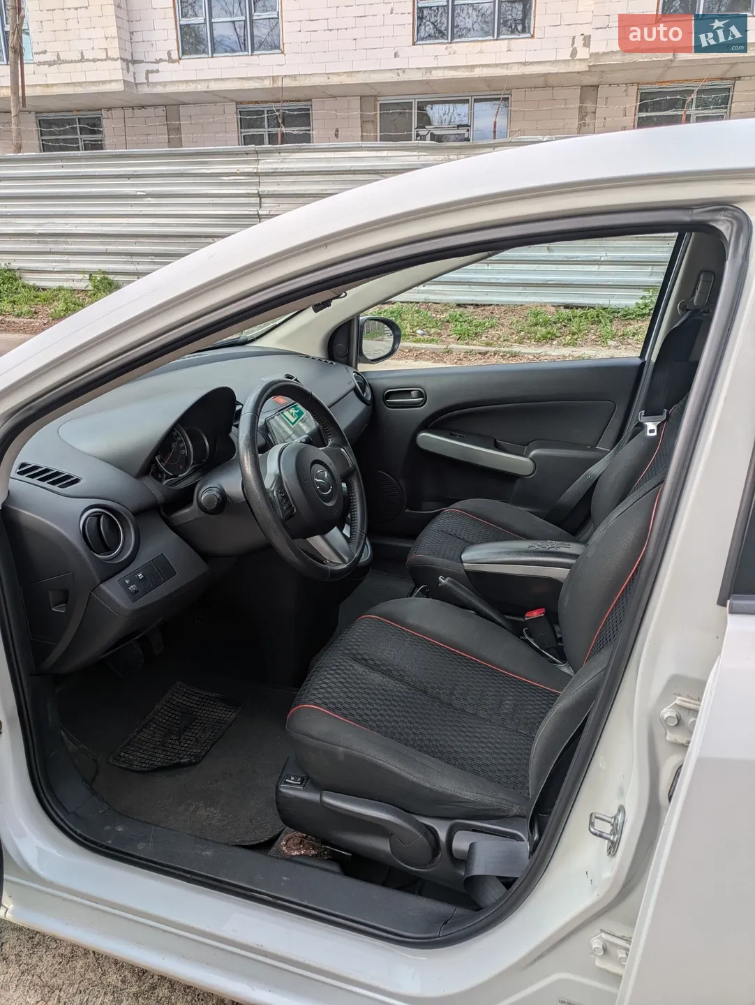 2012 Mazda 2 - мініатюра 13