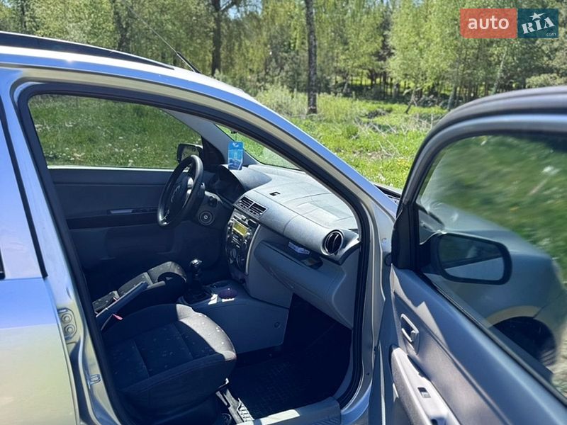 Хэтчбек Mazda 2 2004 в Золочеве