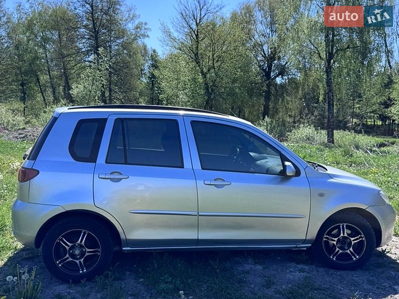 Хэтчбек Mazda 2 2004 в Золочеве