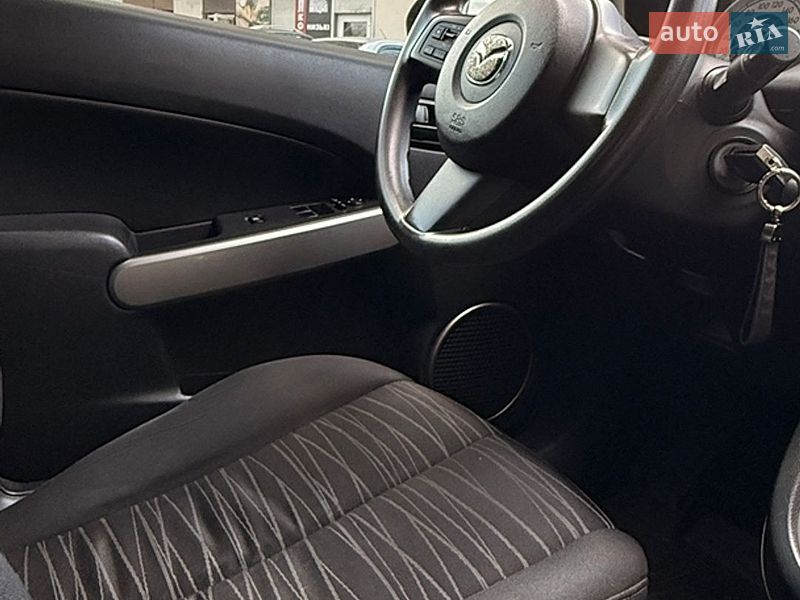 Хэтчбек Mazda 2 2008 в Днепре