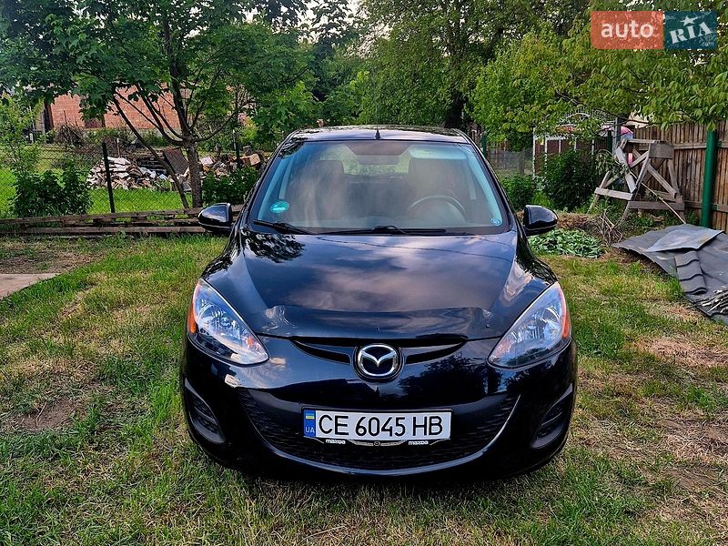 Хетчбек Mazda 2 2014 в Чернівцях