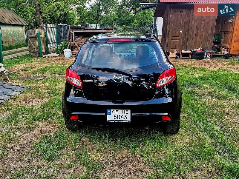 Хетчбек Mazda 2 2014 в Чернівцях