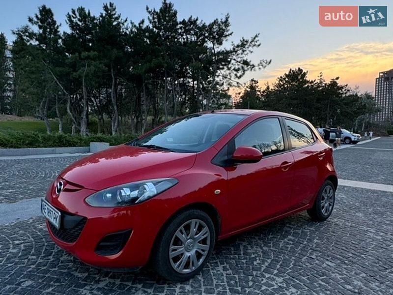 Седан Mazda 2 2013 в Днепре