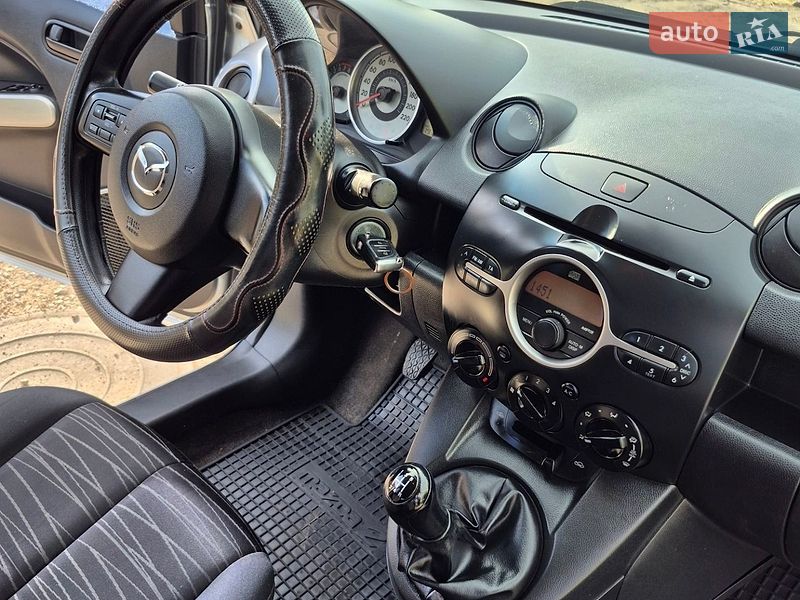 Хэтчбек Mazda 2 2008 в Каменском