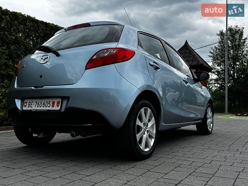 Хэтчбек Mazda 2 2012 в Стрые