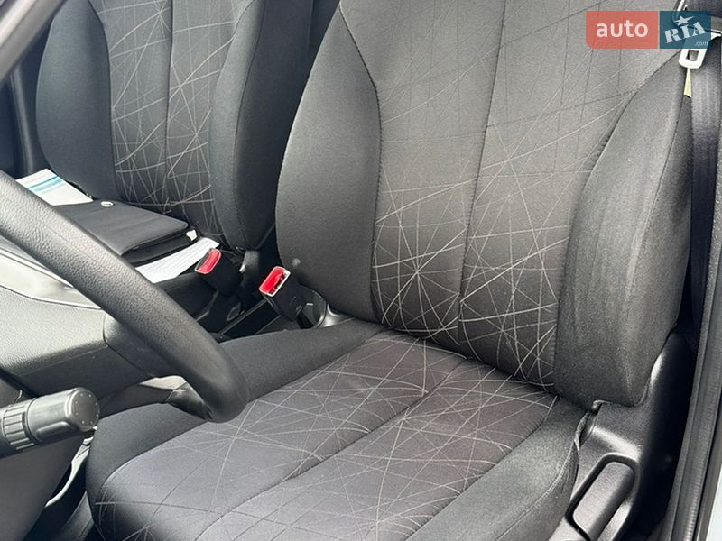 Хэтчбек Mazda 2 2012 в Стрые