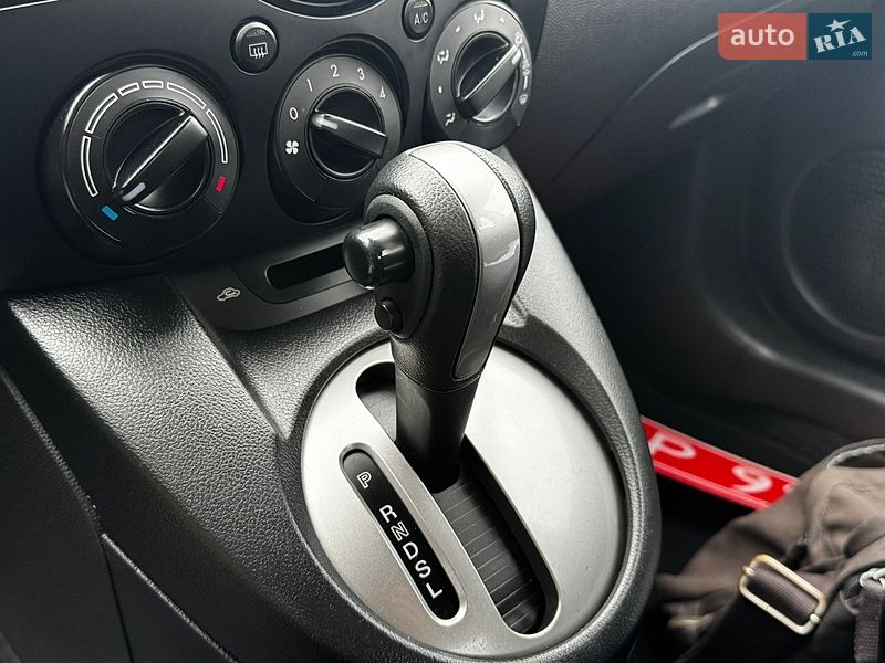 Хэтчбек Mazda 2 2012 в Стрые