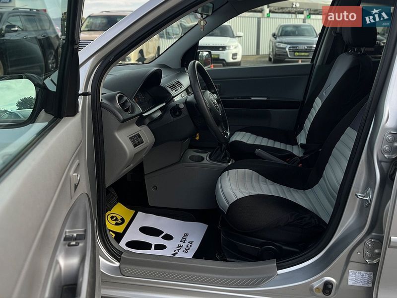 Хэтчбек Mazda 2 2004 в Мукачево