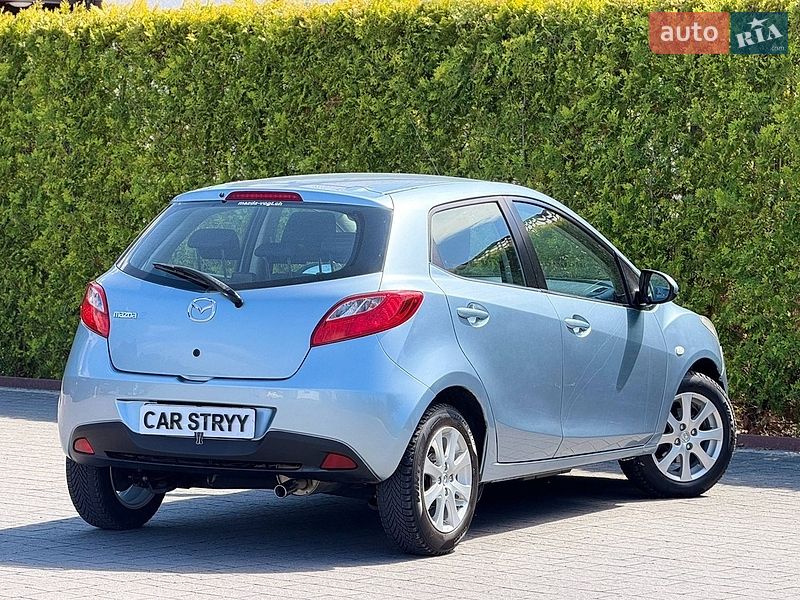 Хэтчбек Mazda 2 2012 в Стрые