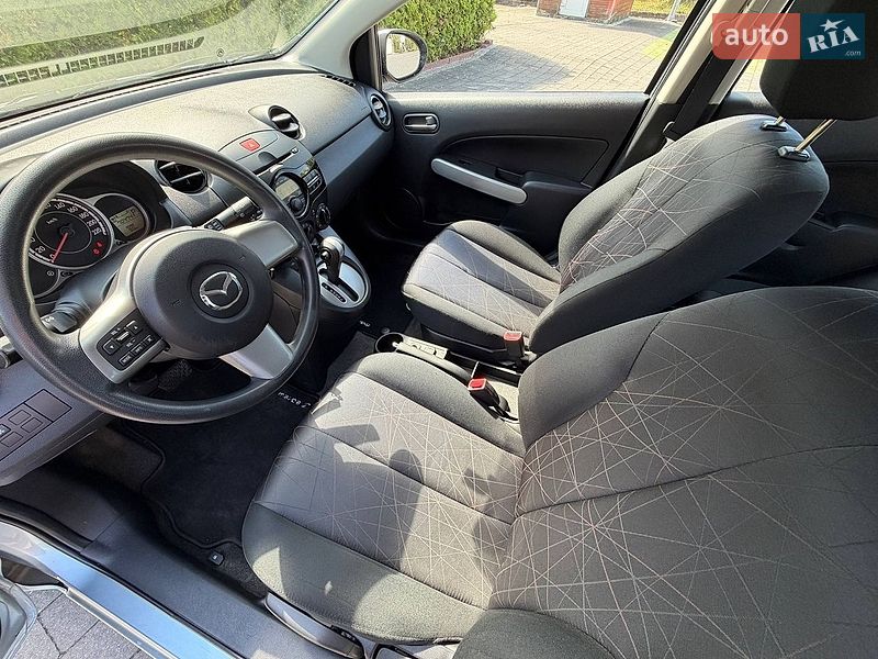Хэтчбек Mazda 2 2012 в Стрые