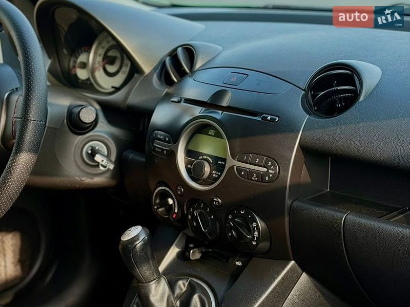 Хэтчбек Mazda 2 2009 в Львове