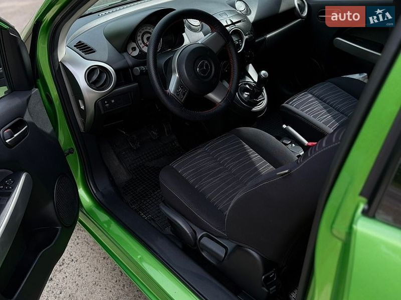Хэтчбек Mazda 2 2009 в Львове