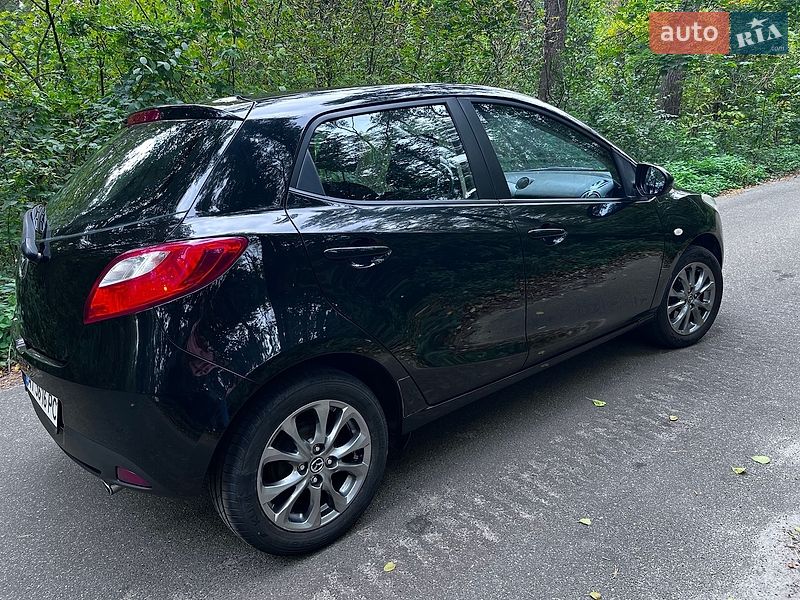 Хетчбек Mazda 2 2011 в Києві