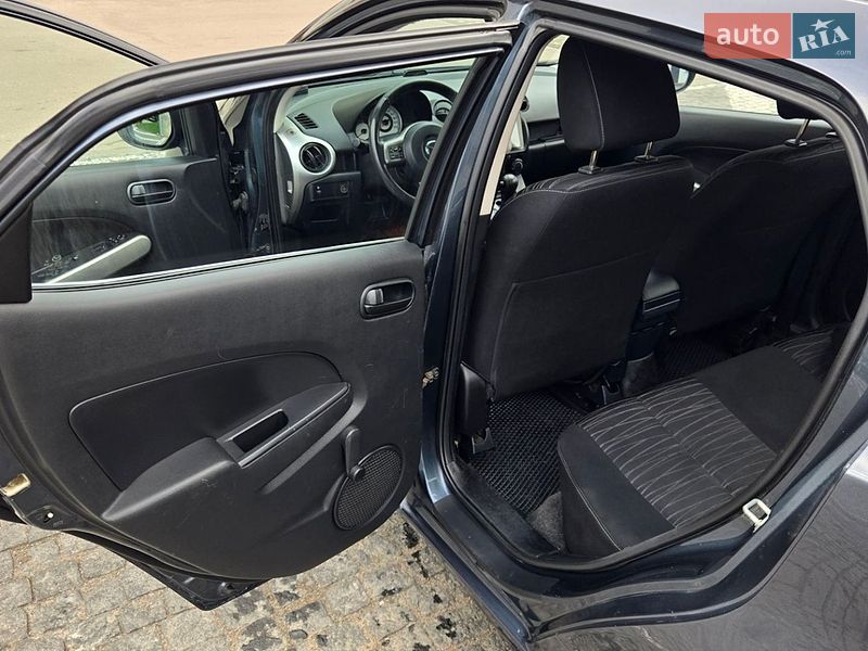 Хэтчбек Mazda 2 2008 в Киеве