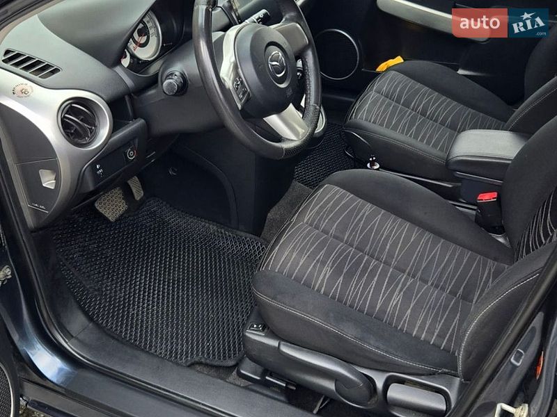 Хэтчбек Mazda 2 2008 в Киеве