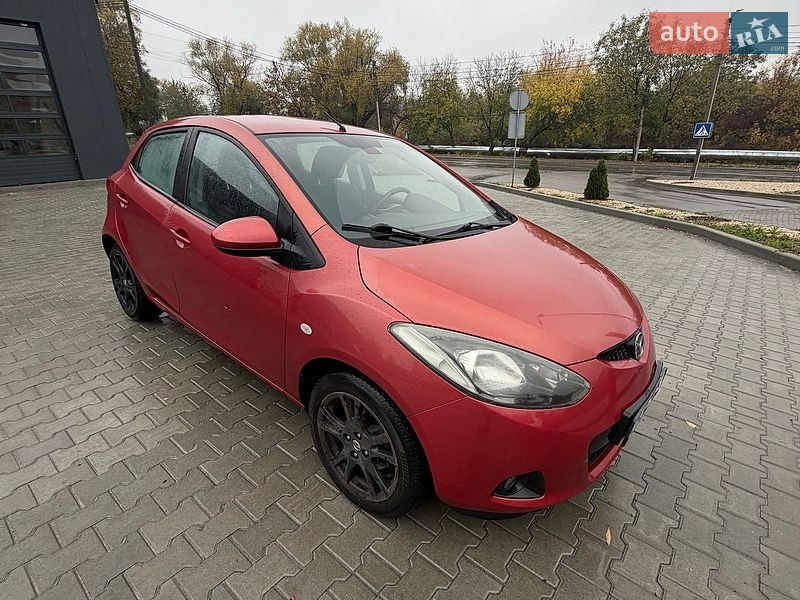 Хетчбек Mazda 2 2008 в Чернівцях