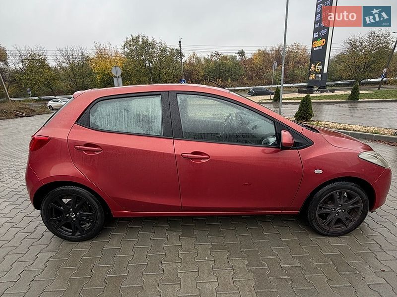 Хетчбек Mazda 2 2008 в Чернівцях