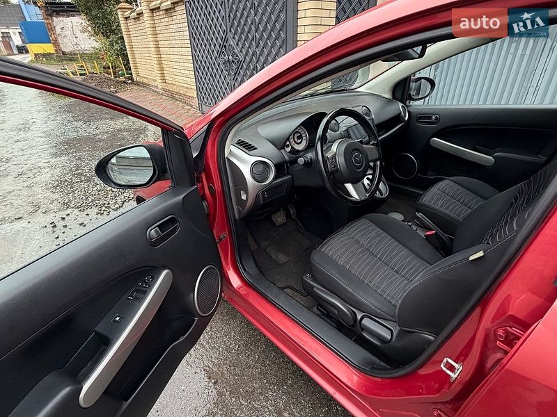 Хетчбек Mazda 2 2008 в Чернівцях