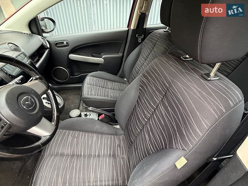 Хетчбек Mazda 2 2008 в Чернівцях