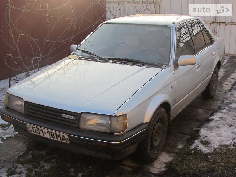 Седан Mazda 323 1987 в Черкассах