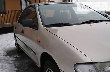 Седан Mazda 323 1996 в Луцке