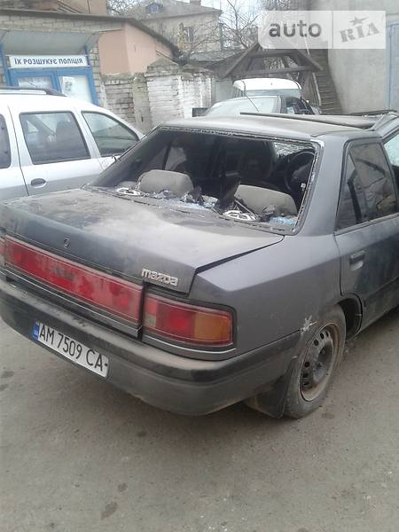 Седан Mazda 323 1991 в Житомире